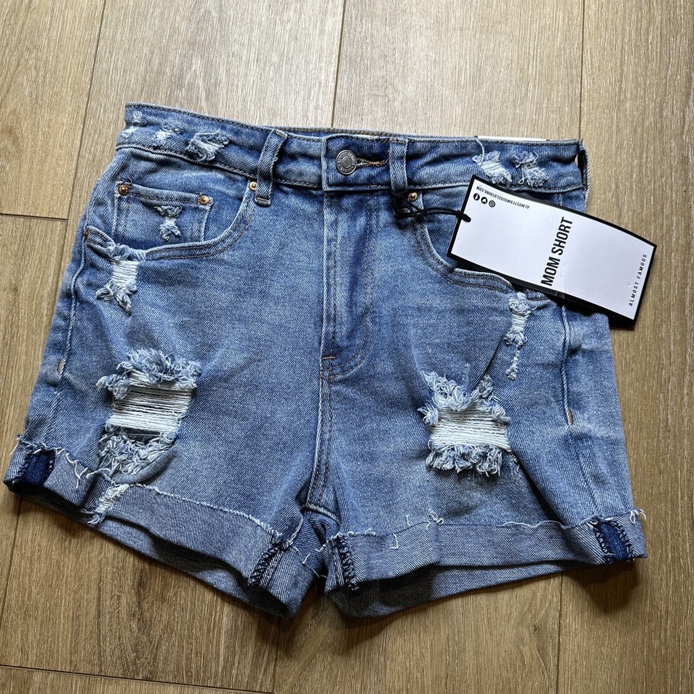 Almost Famous Distressed Mom Style Hi Rise Denim Juniors Shorts‎ Size 3 NWT Blue